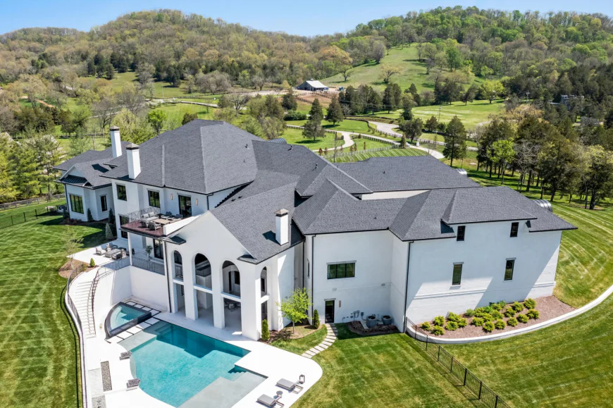 The Role of Real Estate Photographers in Orange County’s Competitive Market