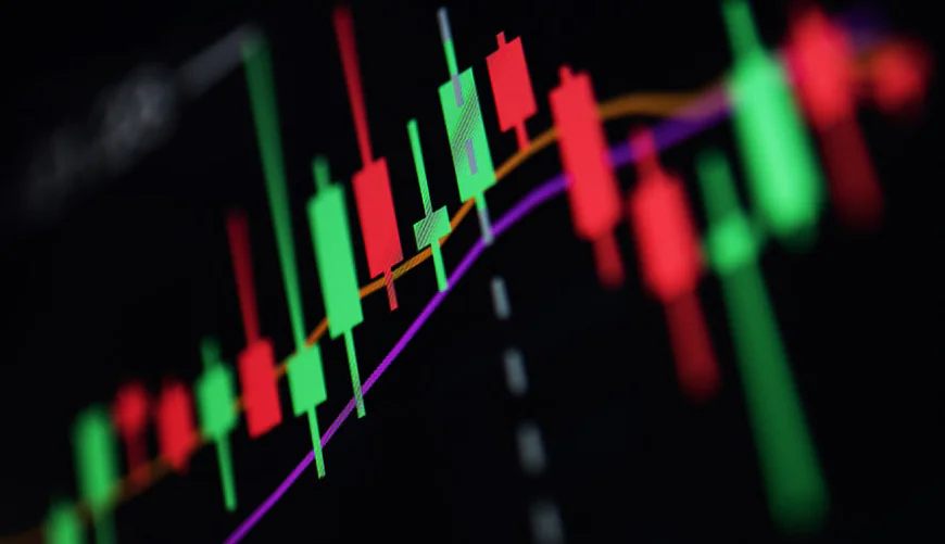 How Beginners Understand Market Behavior Across Gold and the s&p 500