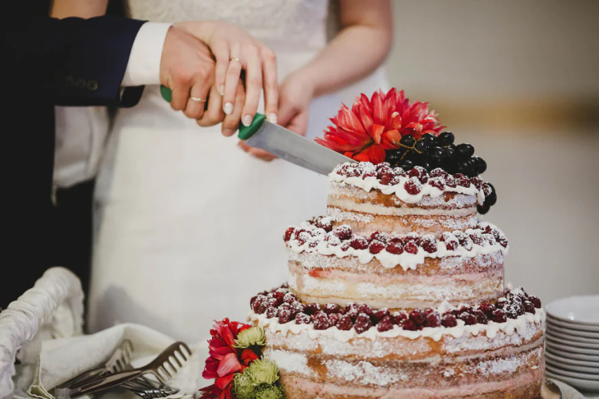 How to pick an anniversary cake that matches the couple’s personality?