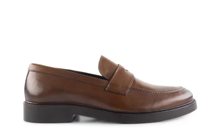 The Ultimate Guide to Men’s Holiday Shoes for Every Destination