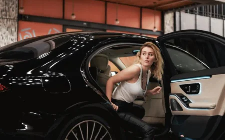 Chauffeur Service in Dubai: How Can It Simplify Airport Transfers?