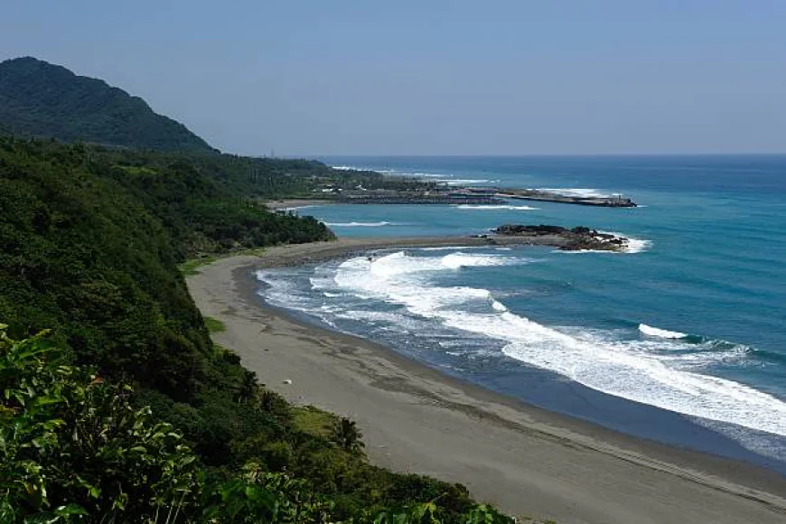 استكشاف الساحل الشرقي لتايوان: الطرق الساحلية والشواطئ المعزولة