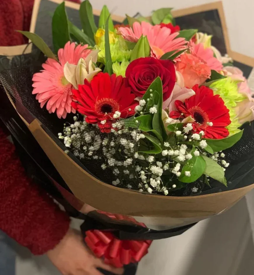 Make the Season Brighter with Same Day Christmas Flower Delivery