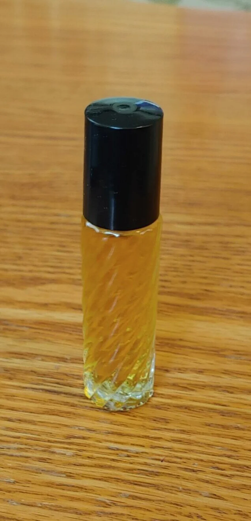 Why Spiritual Practitioners Prefer Handcrafted Natural Oils Over Commercial Sprays