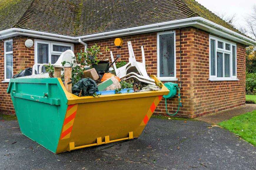 Why Choose Skip Bin Hire Graceville, Jindalee, and Darra for Your Commercial Waste Needs?