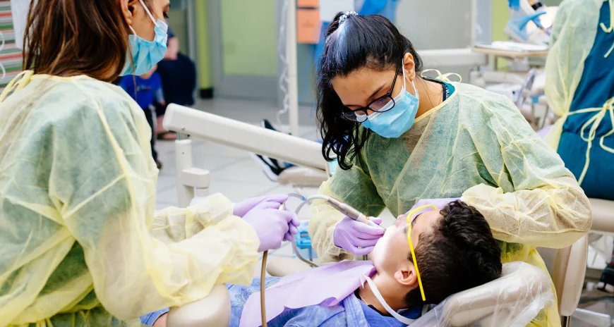 How a Fast Track Dental Assistant Program Offers Hands-On Dental Assistant Training in Texas?
