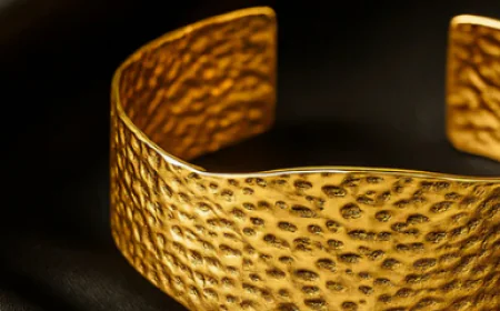 Bracelets: The Ultimate Accessory for Simple and Stylish Fashion