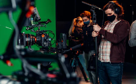 IN-HOUSE VS. PROFESSIONAL VIDEO PRODUCTION: WHAT’S RIGHT FOR YOU
