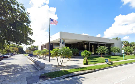 Cómo tomar decisiones inteligentes: Una guía para encontrar un seguro médico asequible y confinable