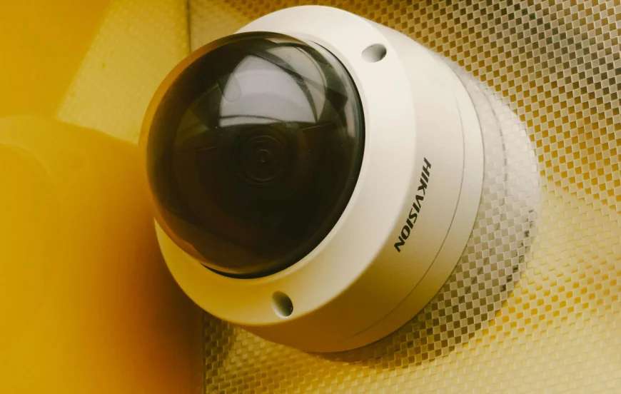 The Essential 2026 Guide to Battery vs. Solar-Powered Outdoor Cameras