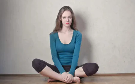 Cross Legs Meaning: Psychology, Body Language, Culture, and Health Explained in Detail