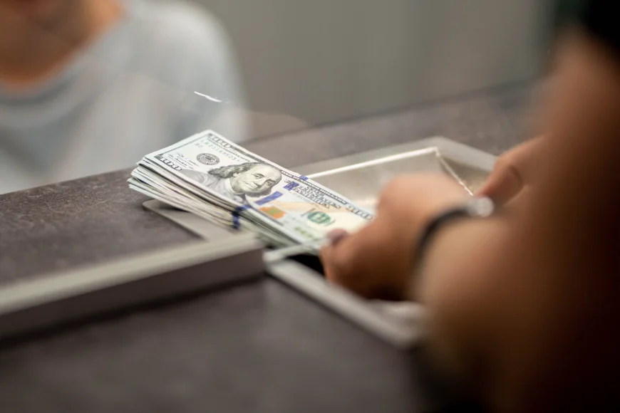 Things to Consider When Exchanging Euros to US Dollars