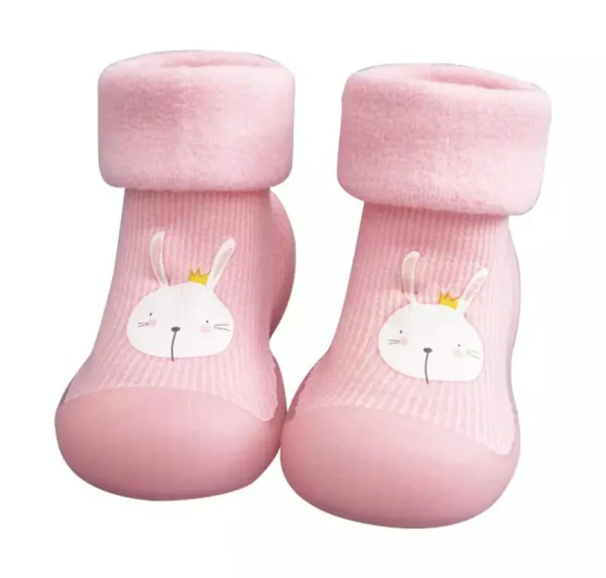 Stijlvol Comfort Met Roze Babyslofjes Voor Kleine Voetjes