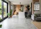 Wat kost een betonlook vloer? Prijzen per m² & kosten overzicht