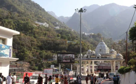 Kashmir Holiday: Spiritual Katra Tour Package of the Beauty of Kashmir