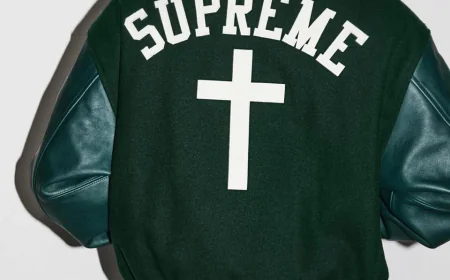 Supreme Classic Logo Hoodie – Cozy Streetwear Essential (USA Fit)