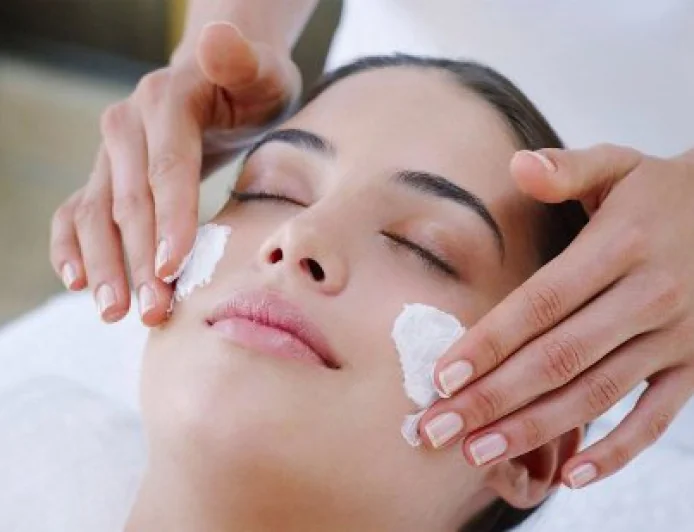 Hydrafacial for reducing blackheads and clogged pores in Riyadh