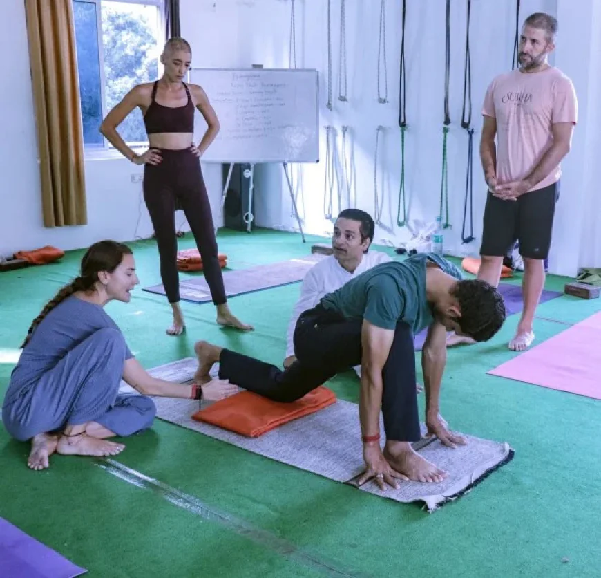 50 Hour Yoga Teacher Training in Rishikesh Cost – Complete Guide