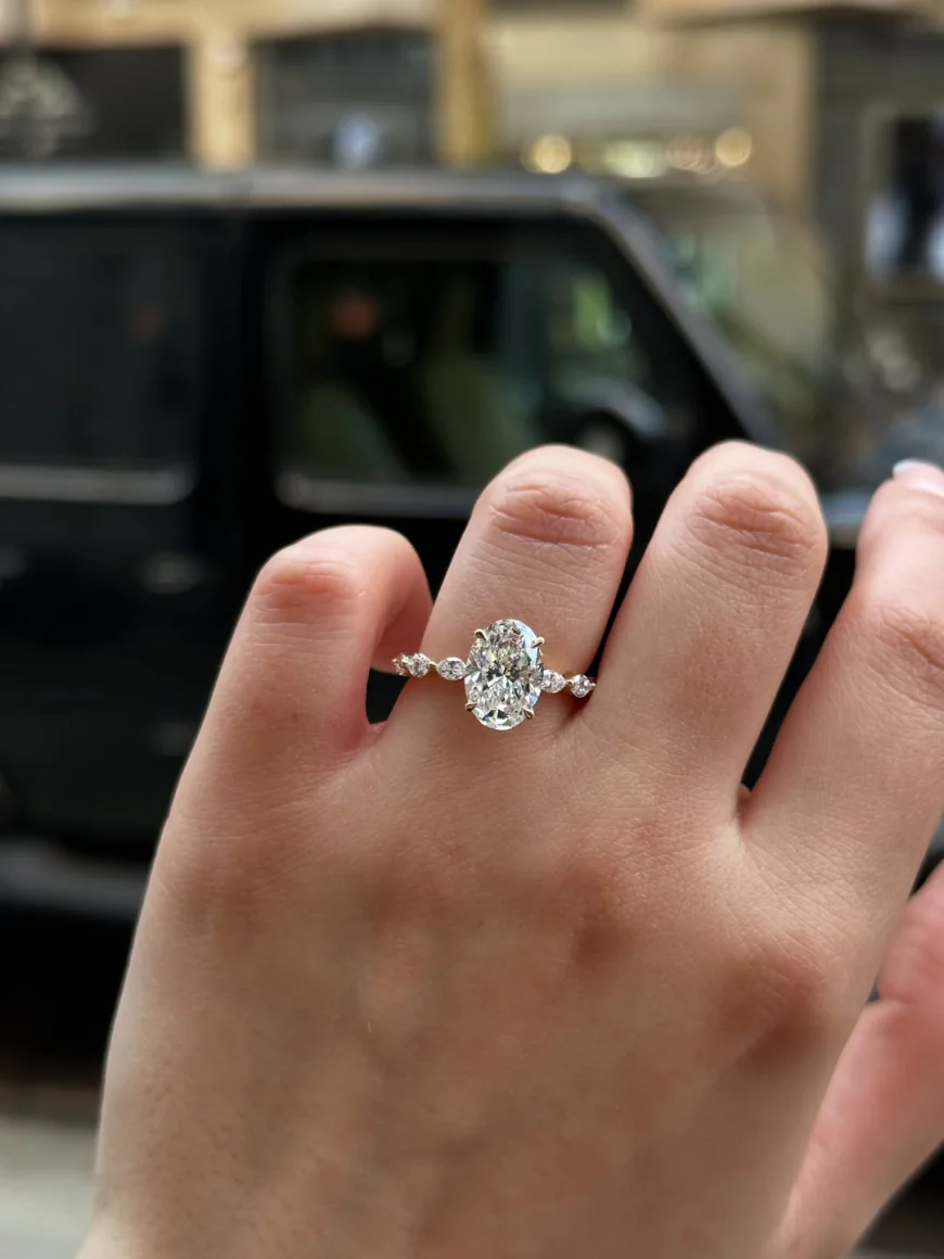 Oval Solitaire Engagement Rings: Where Classic Beauty Meets Contemporary Style