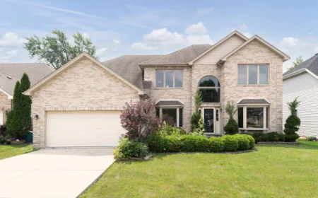 How Real Estate Agents Navigate Market Trends to Benefit Your Wallet