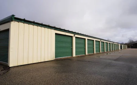 How Do Affordable Self Storage Units Simplify Moving and Downsizing Tasks?