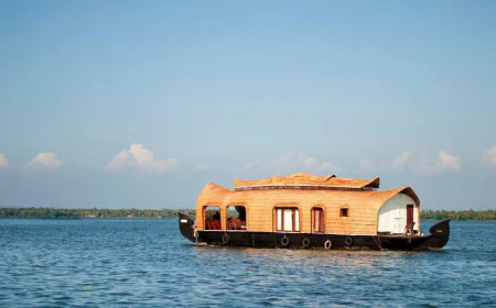 Group Tours vs Private Honeymoon Packages in North India