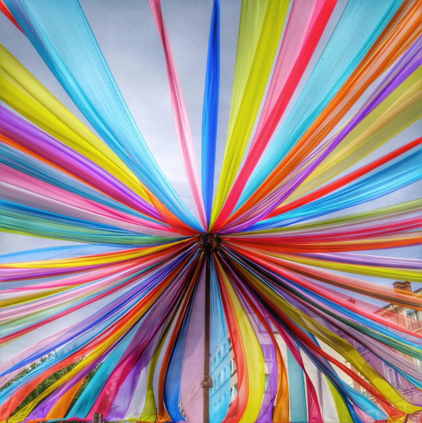 How Do You Secure Chiffon Fabric Properly in Canopies and Chuppahs for Outdoor Events?