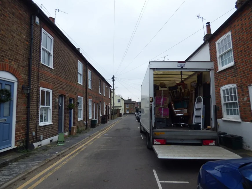 How Much Do Removal Men Get Paid in the UK?