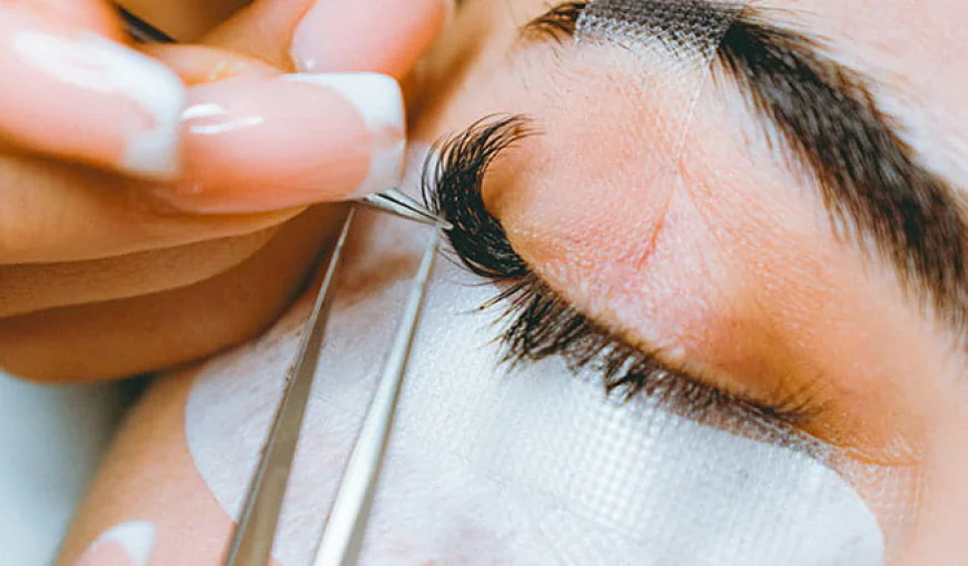 Eyelash Extension Glue Guide: How to Pick the Right Adhesive for Better Retention
