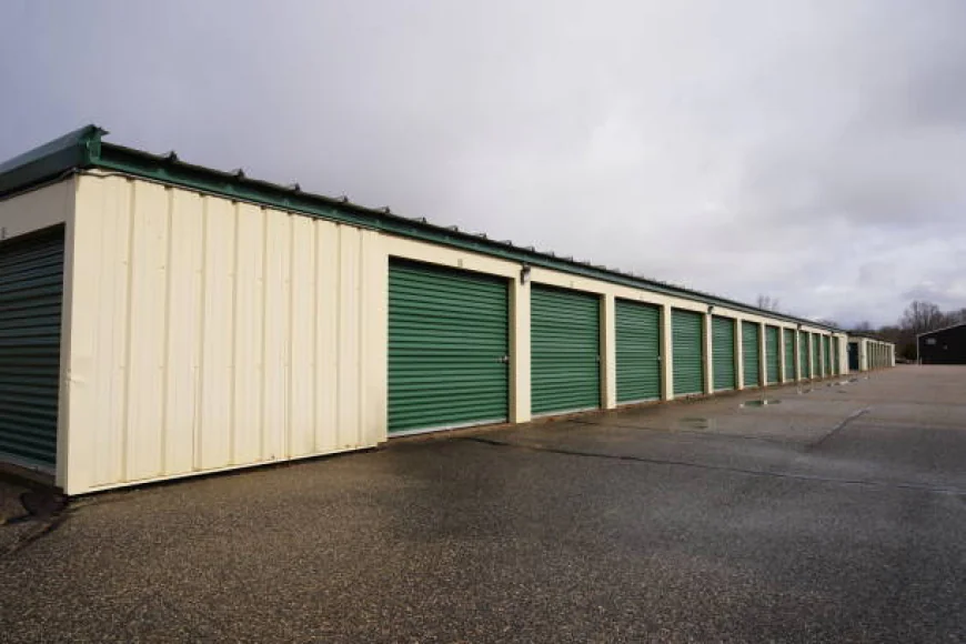 How Do Affordable Self Storage Units Simplify Moving and Downsizing Tasks?