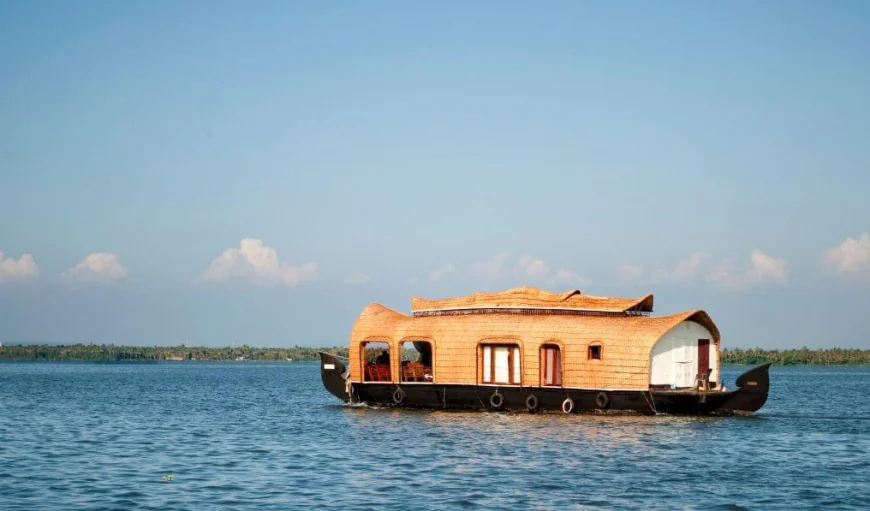 Group Tours vs Private Honeymoon Packages in North India