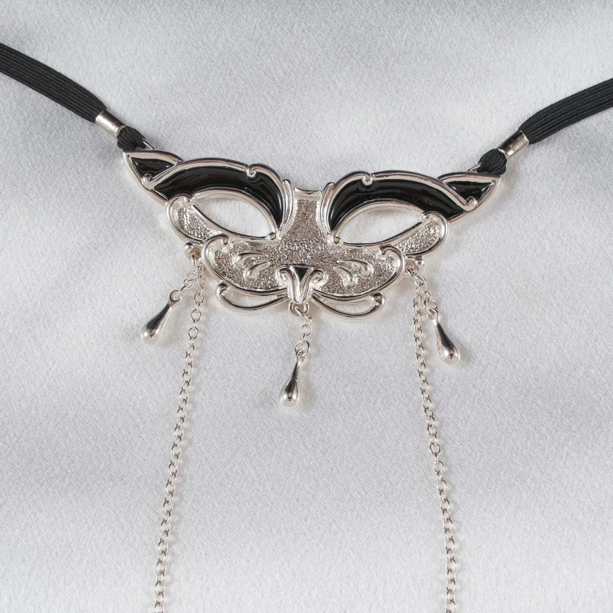 Twenty-Somethings Are Crazy About Body Jewelry—Here’s Why ?