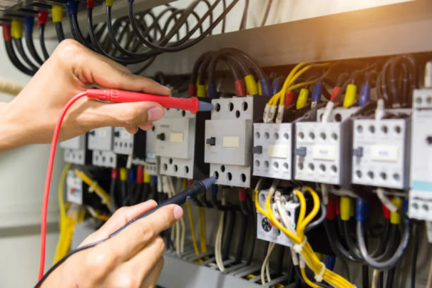 Power Out at 2AM? Toronto Emergency Electricians You Can Trust