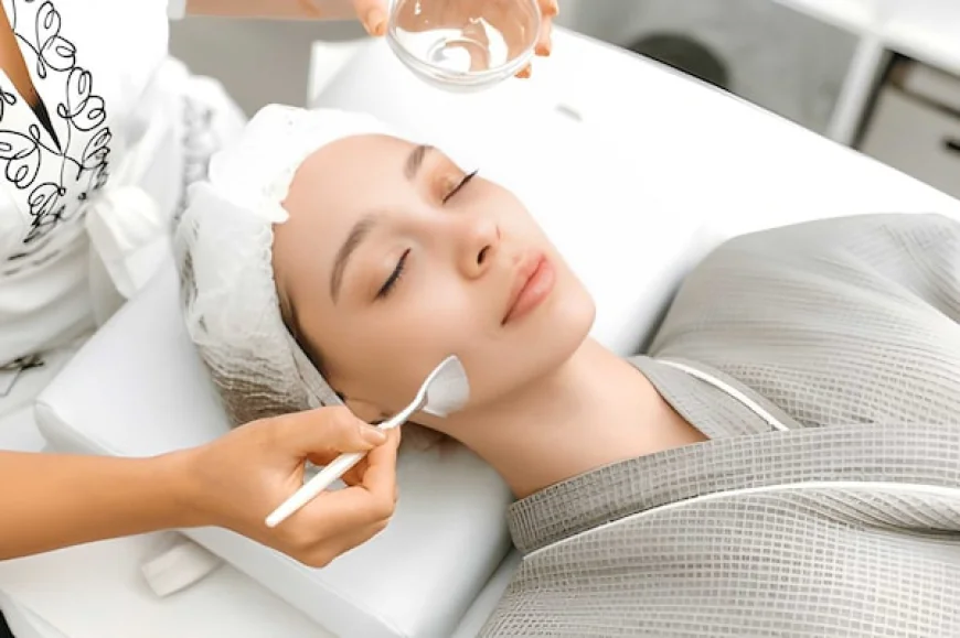 How Does a Salicylic Acid Peel Work on Skin?