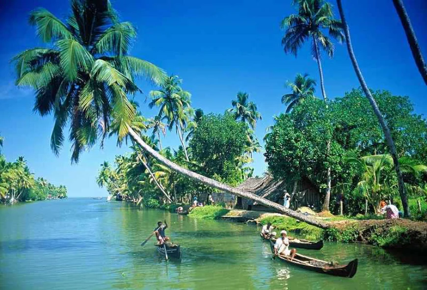 Kerala Couple Tour Package 2026: Love in the Lap of Nature