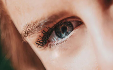 Best Eyelash Extension Glue in India: How to Choose the Right Adhesive for Perfect Retention
