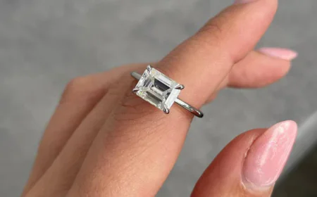 East West Engagement Ring: Discover the Beauty of Horizontal Settings