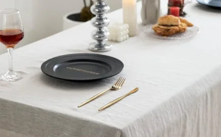 How Do Rustic Linen Tablecloths Perform in Indoor vs. Outdoor Settings?