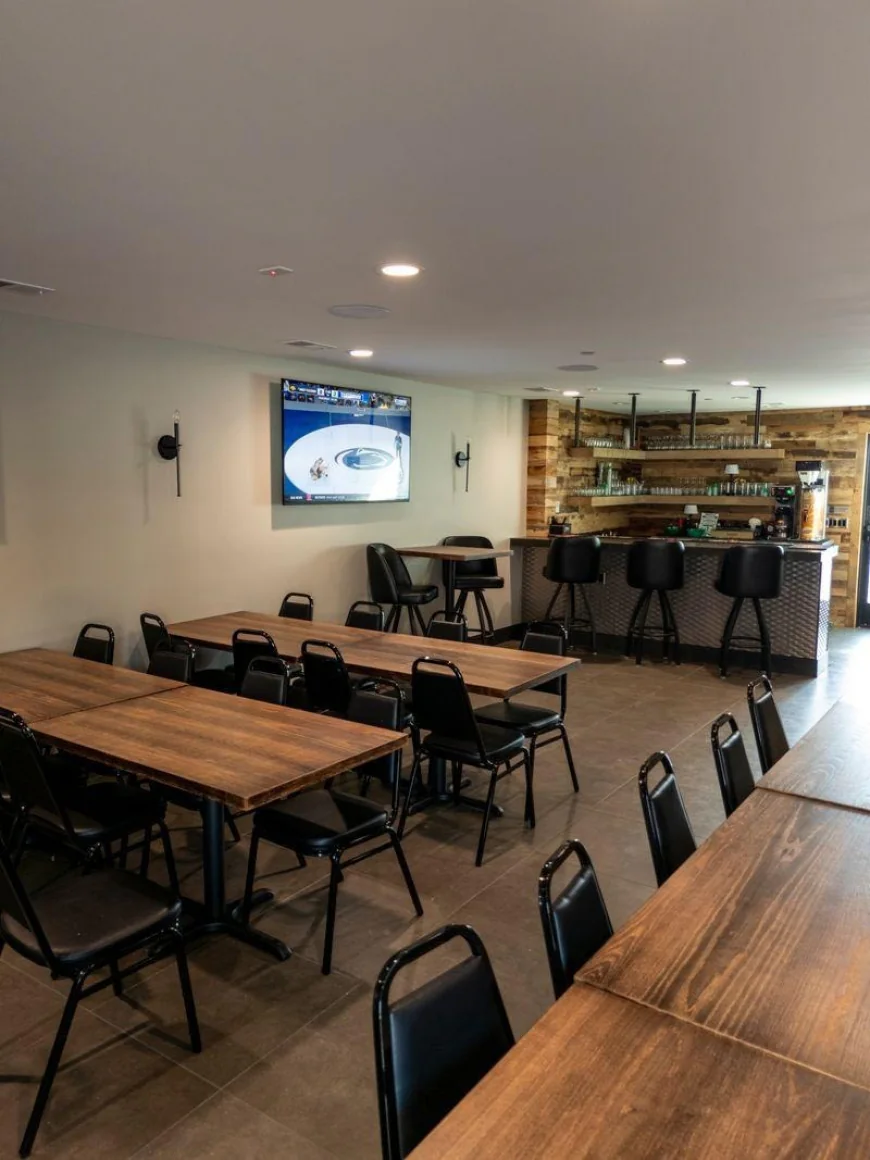 Why Is Online Table Booking at a Restaurant Better Than Walk-In Dining