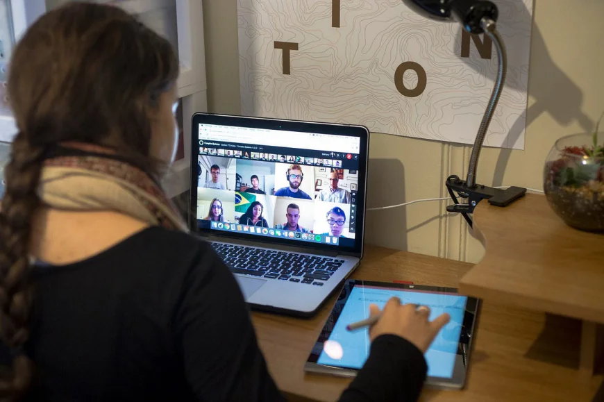 How Online Classes Help Makes Studying Easier for Busy Students