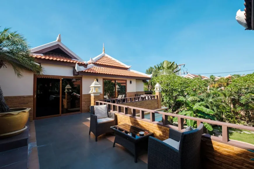 DLF Sector 108 Noida Premium Living with Spacious Homes and Villas
