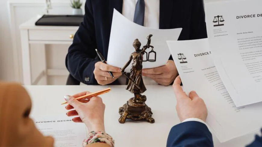 How to Choose the Right Divorce Attorney: 12 Key Factors!