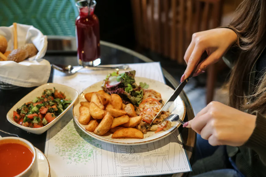 Why a Weeknight Dinner Bondi is the Perfect Midweek Mood Booster