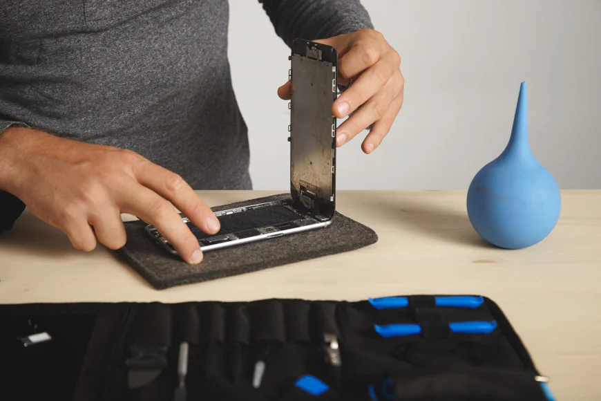 Can Extended Warranty for Apple Devices Reduce iPhone Repair Stress?