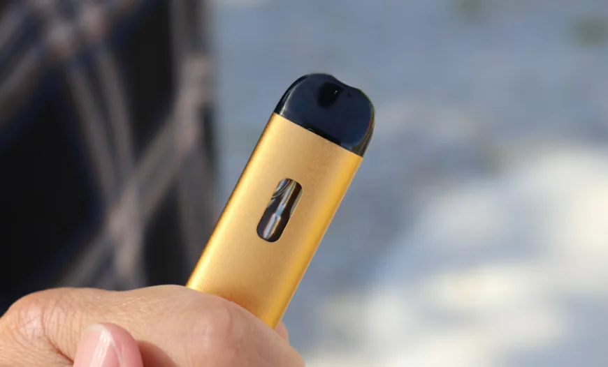 THC Pen vs Smoking Cannabis: Pros and Cons for Modern Users