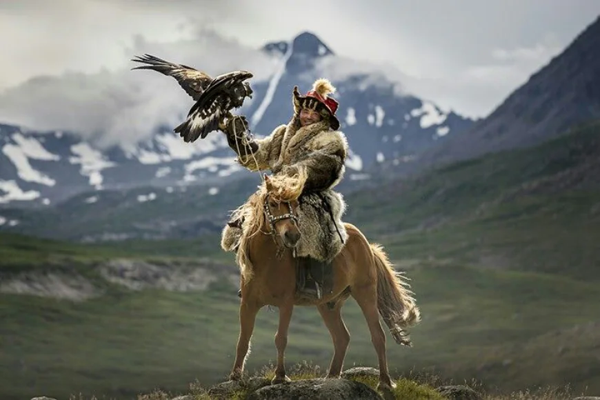 Eagle Hunting Demonstration in Kyrgyzstan – Experience a Timeless Nomadic Tradition