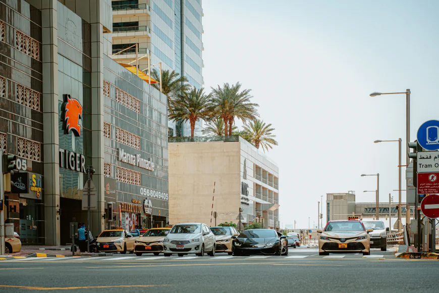Exploring Dubai on Your Terms: A Guide to Daily Car Hire Solutions