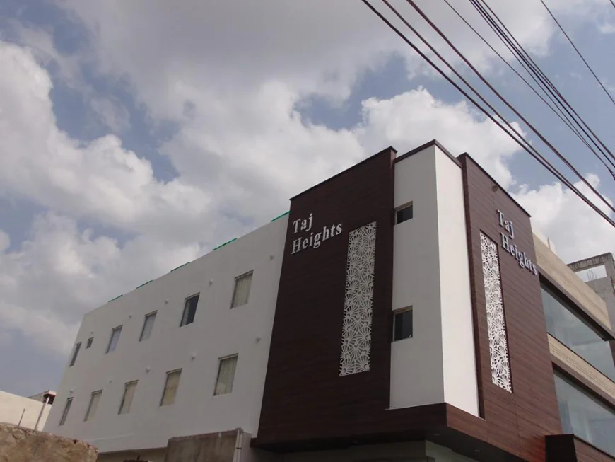 Best Hotels in Agra Near Taj Mahal – Comfortable Stay, Modern Amenities & Banquet Facilities