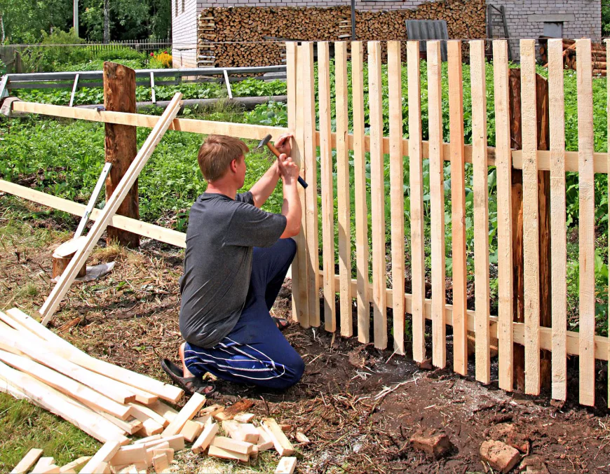 The Fence Decision That Looks Simple-Until Homeowners Wish They Had Planned It Differently