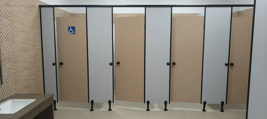 How Toilet Partition Manufacturers Improve Modern Washroom Design